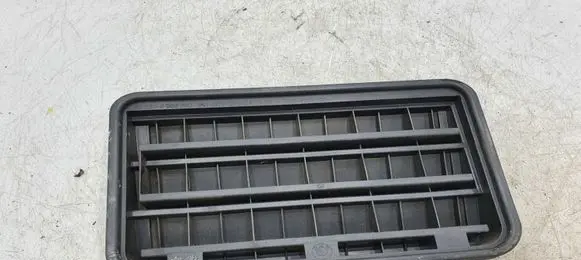 BMW 3 E90 E91 Quarter panel pressure vent 64226962293 02103104