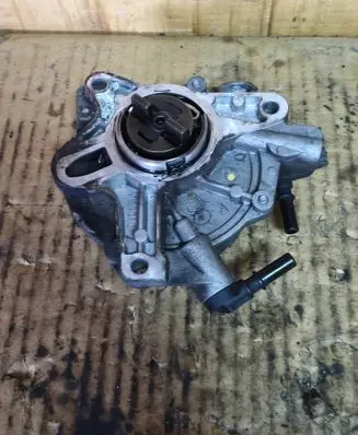 Ford Kuga II Vacuum pump 7021390500 10T1350493 9673836180