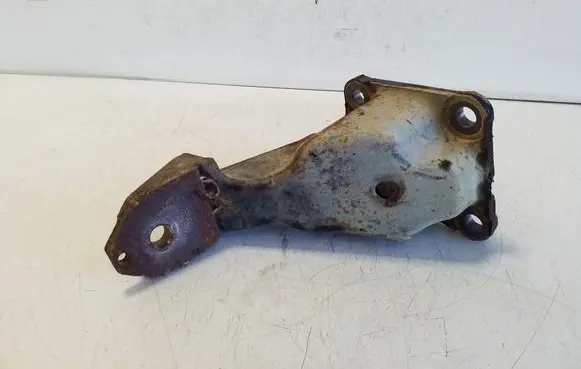 Nissan Pathfinder R51 Engine mounting bracket 05118