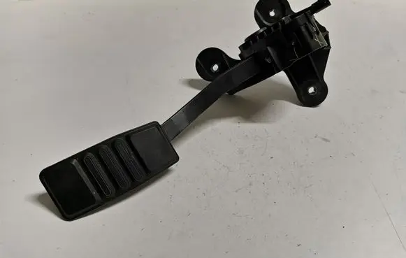 Ford Mustang VI Accelerator throttle pedal CR339F836BB