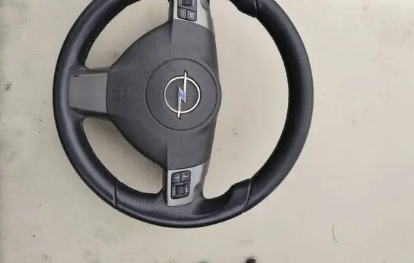 Opel Vectra C Steering wheel 13208855 305433899057AA