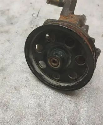 Ford Focus Power steering pump XS4E3A733AC