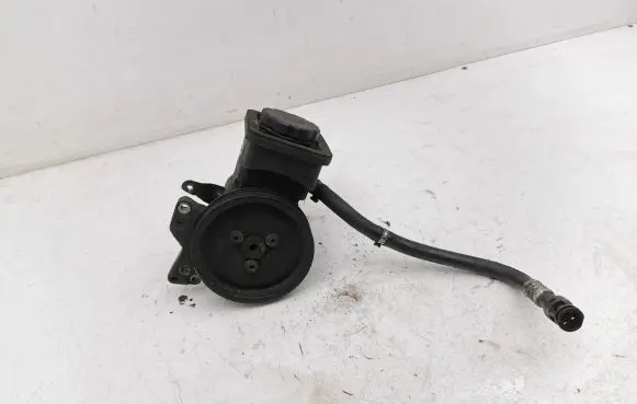 BMW 5 E60 E61 Power steering pump 7693974