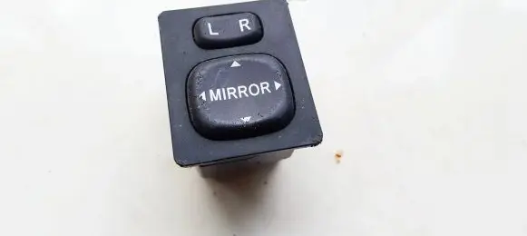 Toyota Auris 150 Wing mirror switch 183574