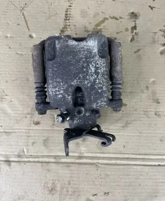Opel Insignia A Rear brake caliper