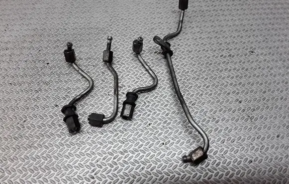 Honda CR-V Fuel injector supply line/pipe 