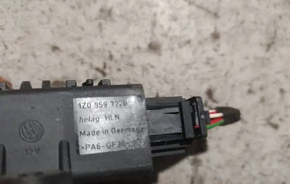 Volkswagen PASSAT B6 Other relay 1Z0959772B