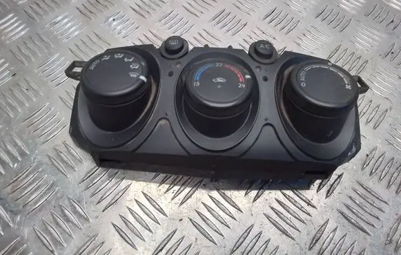 Mazda 2 Climate control unit DF7361190F 40112 8A04C