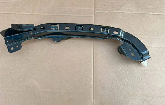 Subaru Forester SG Headlight/headlamp mounting bracket 57707SA200