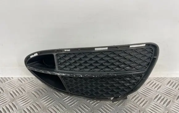 Mercedes-Benz E W212 Front fog light trim/grill A2128852022