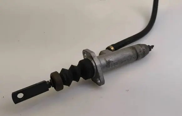 Audi 80 90 B3 Clutch master cylinder 893721401B 12130015605