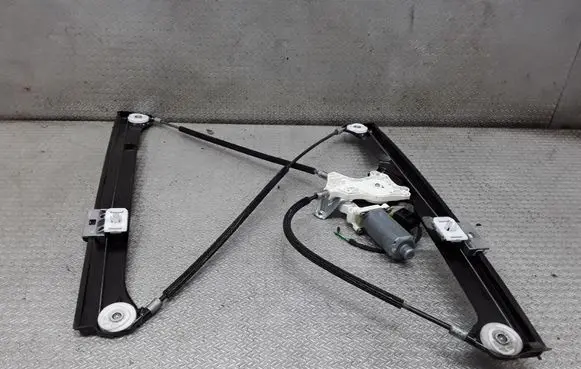 Mercedes-Benz Vaneo W414 Front door window regulator with motor A4147200946
