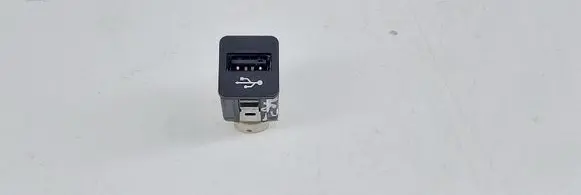 BMW X1 E84 USB socket connector 9167196