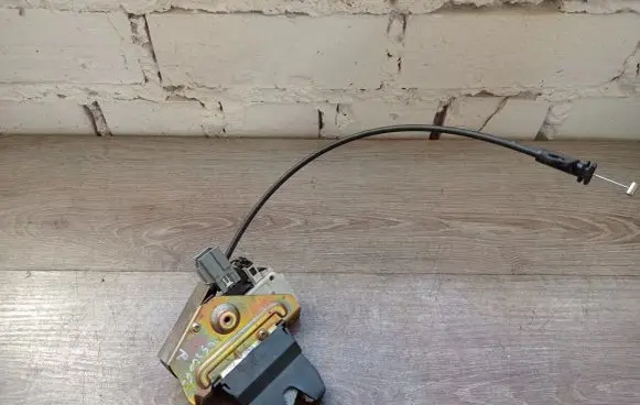 Volvo S60 Tailgate/trunk/boot lock/catch/latch 8679694