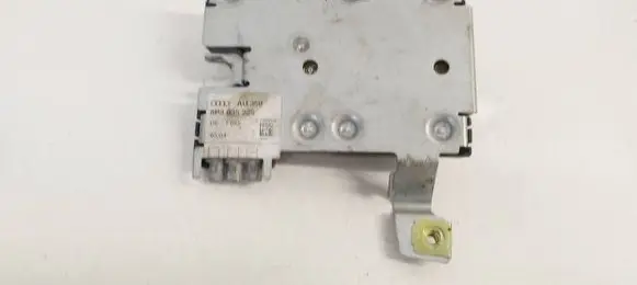 Audi A3 S3 8P Antenna control unit 8P3035225