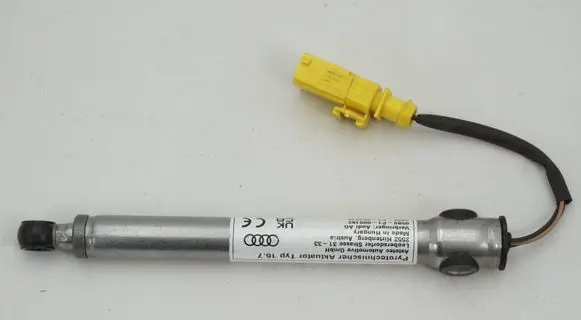 Engine bonnet/hood hinges