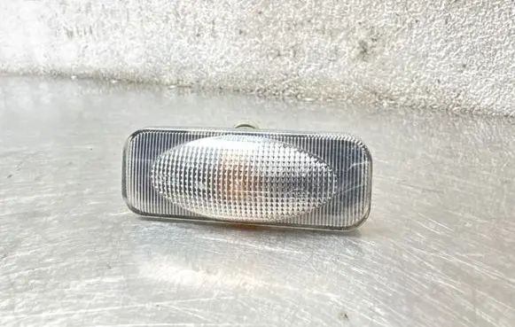 Opel Omega B2 Front fender indicator light 09231167
