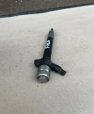 Toyota Avensis T250 Fuel injector 236700R010 F768