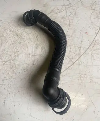 Volkswagen PASSAT B7 Breather hose/pipe 03L103493AE