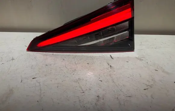 Tailgate rear/tail lights