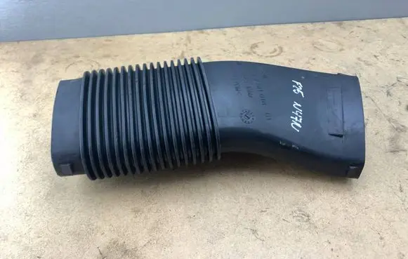 Air intake hose/pipe