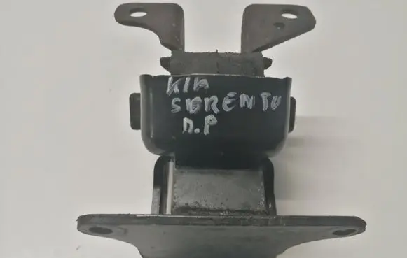 KIA Sorento Engine mount bracket