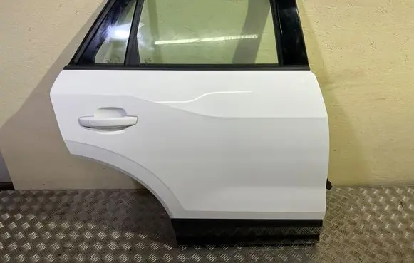 Audi Q2 - Rear door