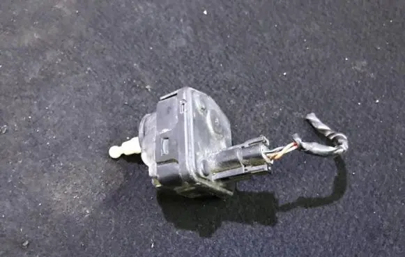 Volvo S40, V40 Headlight level adjustment motor 00728232 007282-32