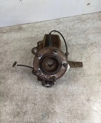Ford Focus C-MAX Front wheel hub 3M513K171