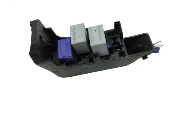 Toyota Avensis T270 Fuse module 9008087019