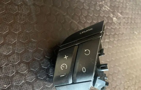 Volvo XC90 Steering wheel buttons/switches 30739566