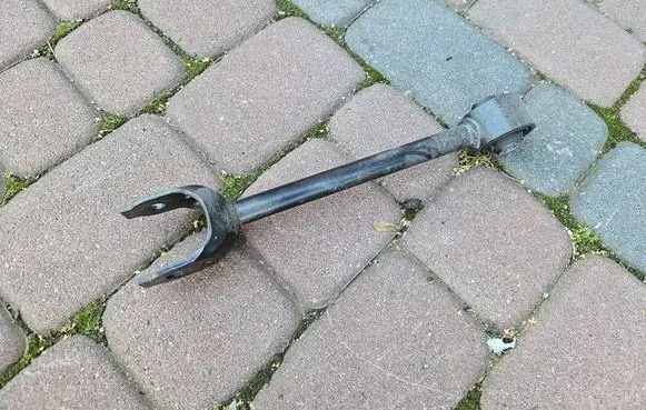 Toyota Camry VIII XV70 Rear suspension control arm OPELCZESCI.com-D52