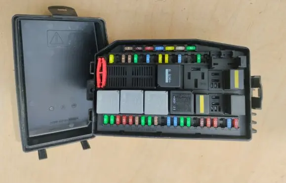 Jaguar X-Type Fuse module 4X4314A073BF