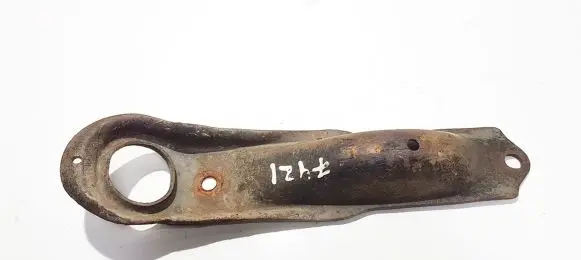 Toyota Avensis T250 Engine mounting bracket