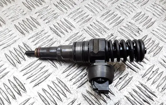 Skoda Fabia Mk1 (6Y) Fuel injector 138130073ag