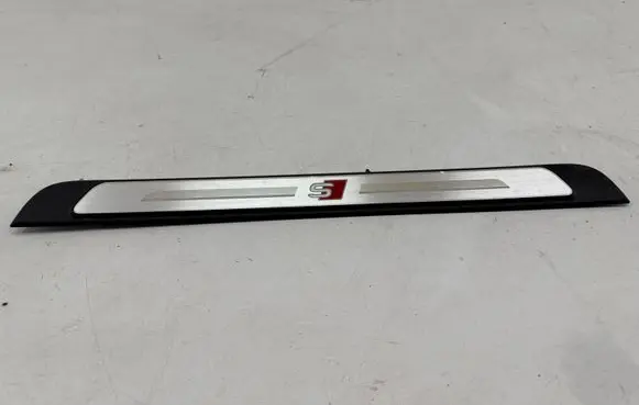 Front sill (body part)