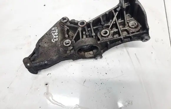 Renault Scenic II - Grand scenic II Engine mounting bracket 8200072727