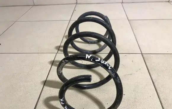 Nissan Juke I F15 Front coil spring