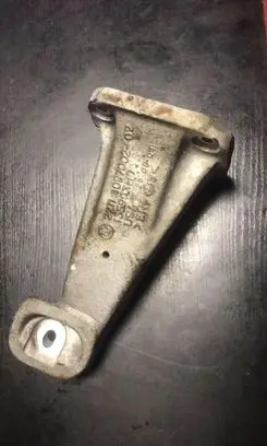 BMW X5 E53 Engine mounting bracket