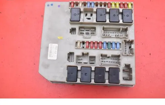 Renault Clio III Fuse box set 674658A