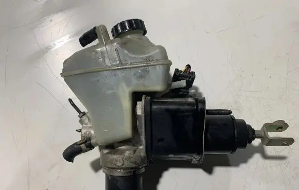 Mercedes-Benz E W211 Master brake cylinder A0004300312 0204024105