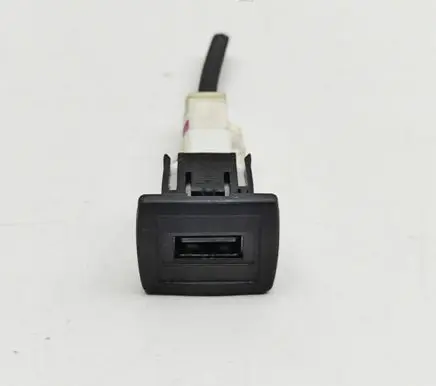 Mercedes-Benz CLS C218 X218 USB socket connector A2188200187