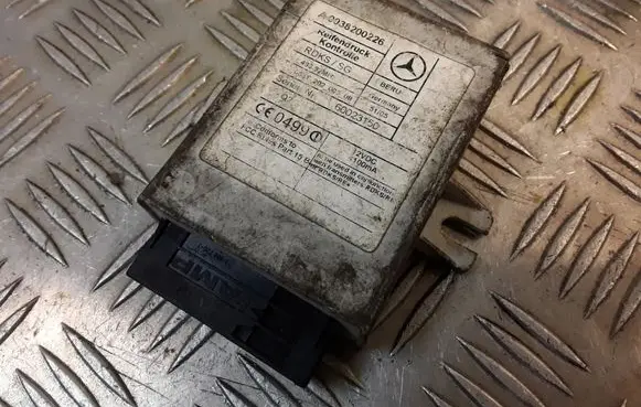 Mercedes-Benz S W220 Tire pressure control unit A0038200226 0038200226