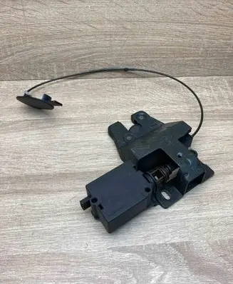 BMW 5 E39 Tailgate/trunk/boot lock/catch/latch 8168892