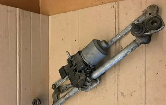 Volkswagen Polo V 6R Front wiper linkage and motor 6R2955023B