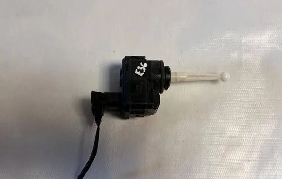 BMW 3 E36 Headlight level adjustment motor 00728250