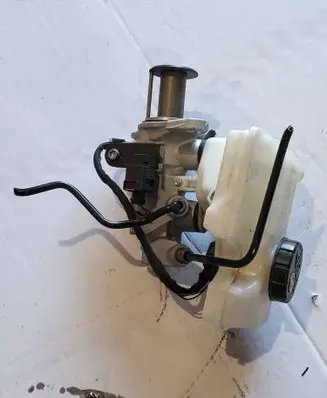 Skoda Karoq Master brake cylinder 5Q1611301G 32368423
