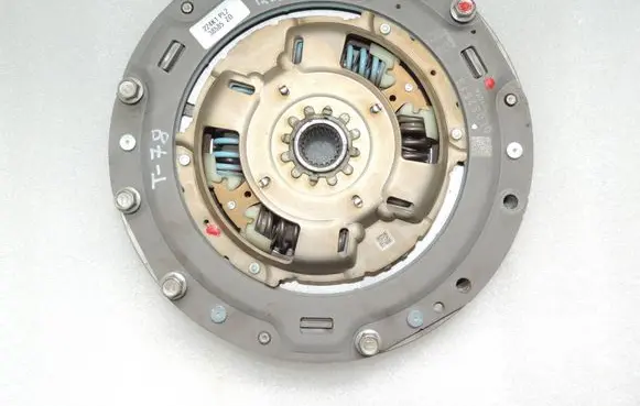 Toyota Yaris XP210 Clutch pressure plate 31270K0012
