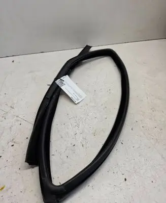 Volvo V70 Rubber seal rear door 1234