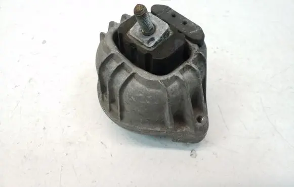 BMW 1 E81 E87 Engine mount bracket
